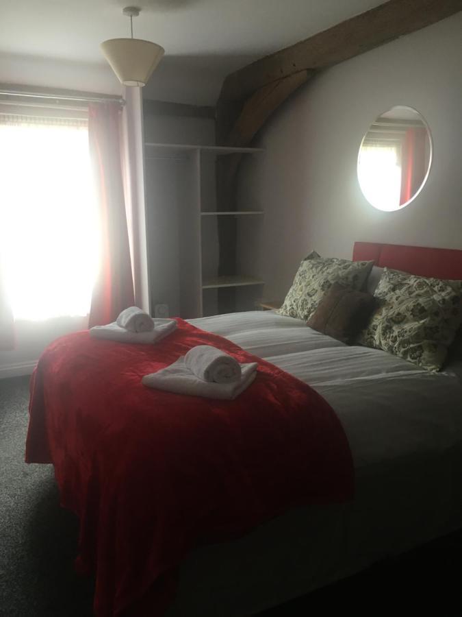 Bed and Breakfast The Chequers à Royston  Extérieur photo