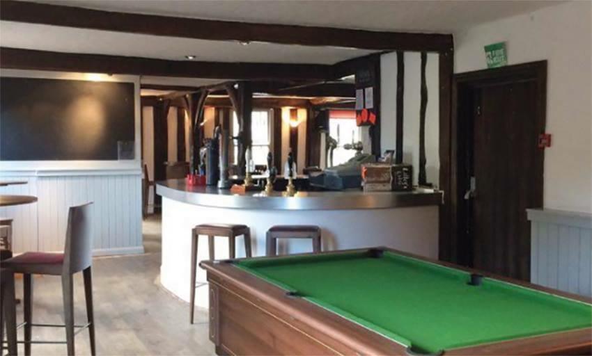 Bed and Breakfast The Chequers à Royston  Extérieur photo